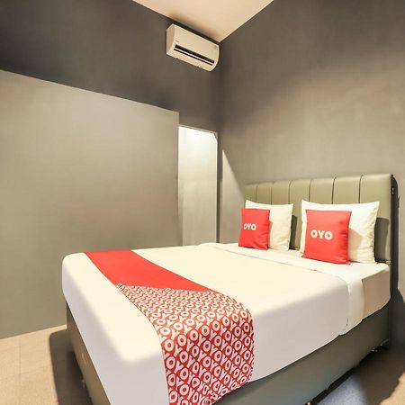 Oyo 3492 Mandala Residence Medan Extérieur photo
