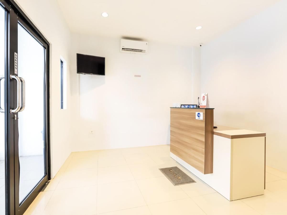 Oyo 3492 Mandala Residence Medan Extérieur photo