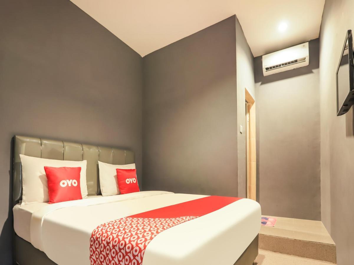 Oyo 3492 Mandala Residence Medan Extérieur photo