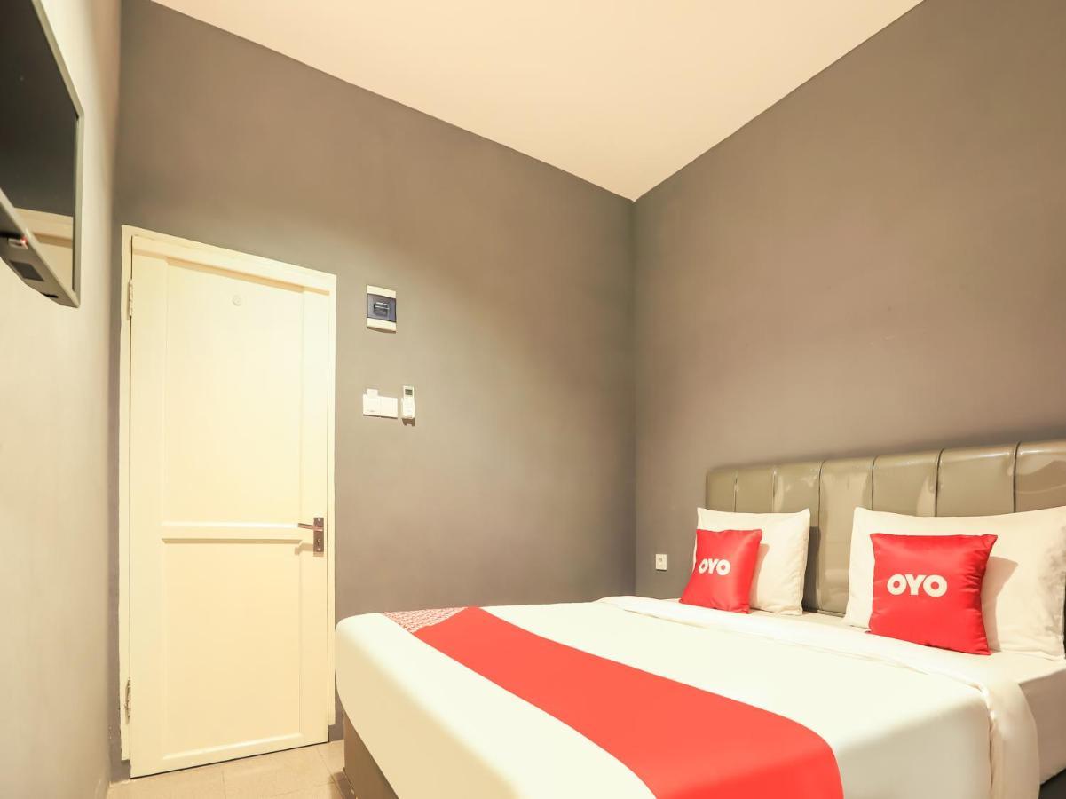 Oyo 3492 Mandala Residence Medan Extérieur photo