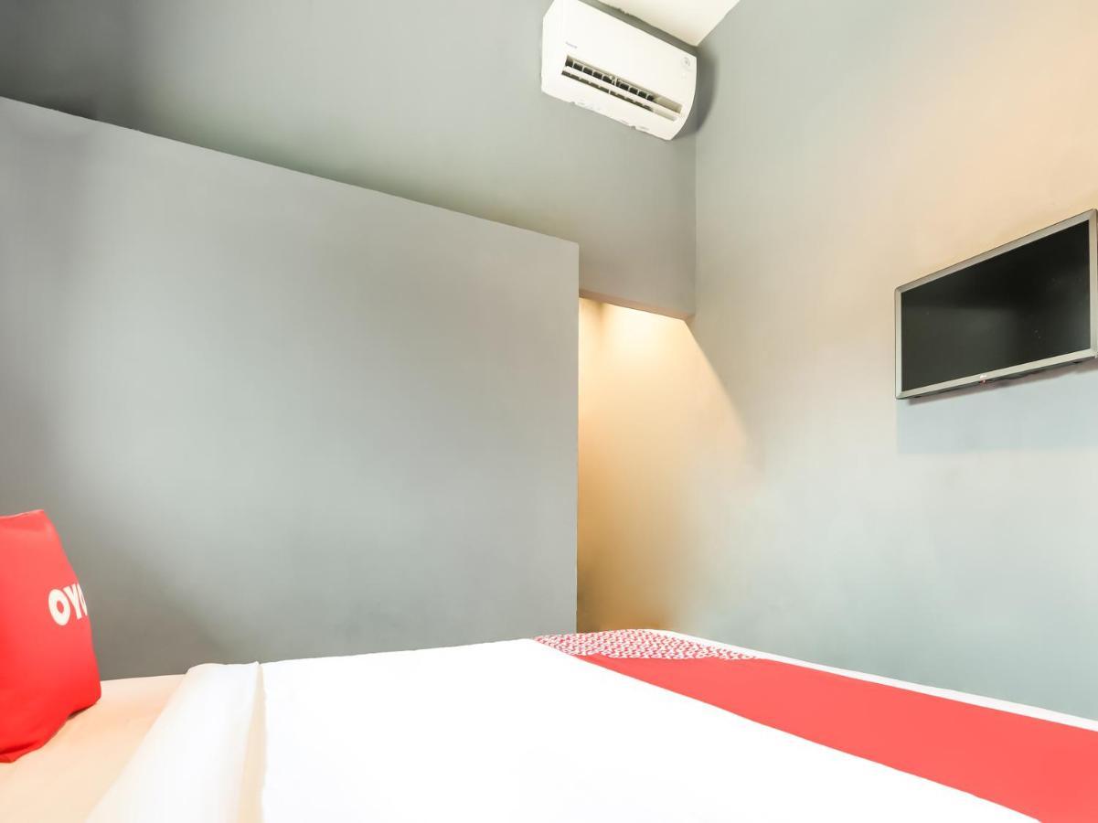 Oyo 3492 Mandala Residence Medan Extérieur photo
