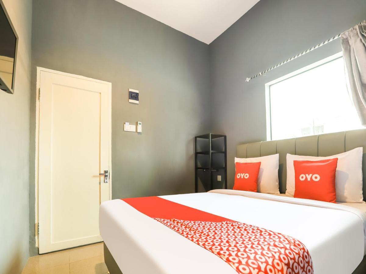 Oyo 3492 Mandala Residence Medan Extérieur photo