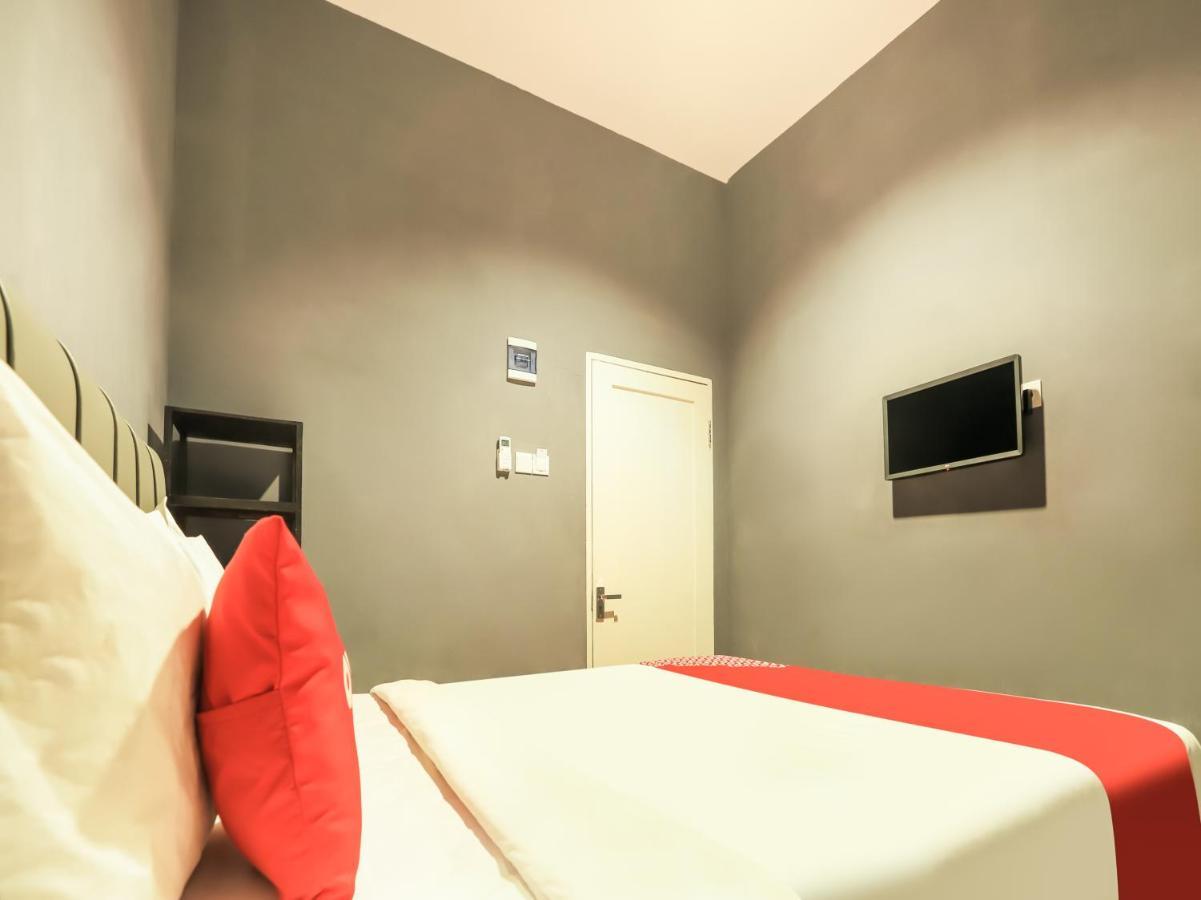 Oyo 3492 Mandala Residence Medan Extérieur photo